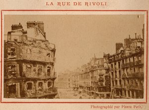 Municipality of Paris (1871): view of the fire buildings on Rue de Rivoli in Paris in May 1871 by Unbekannt