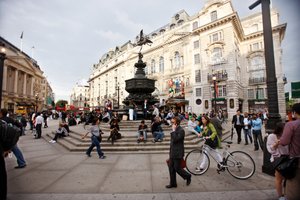 Piccadilly Circus, London by Unbekannt