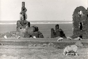 Ruins of a castle, Wick, Highlands by Unbekannt