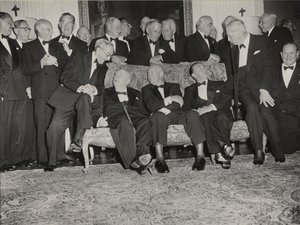 Sir Winston Churchill and Dwight D. Eisenhower at a dinner held at Winfield House, the American Ambassador’s home in London by Unbekannter Künstler