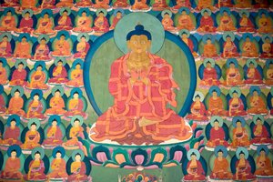 Meditating Buddha with Many Small Buddhas, Chemre Gompa Monastery, India by Unbekannt