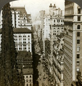 Trinity Church and Broadway, New York, USA