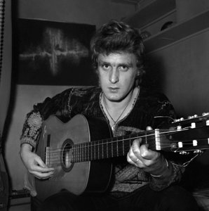 French Singer Christophe (Daniel Bevilacqua) painting a canvas at home, 18 November 1969