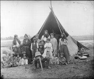 Roma Women and Sinte in Hungary