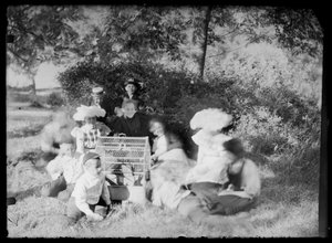 Simberg Family in the Garden of Niemenlauta, Pet Cage in the Middle