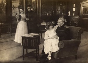 Portrait of the actress Cecyl Tryan on the set of the 1918 film "Spirale della morte"