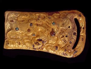 Gold Belt Buckle Inlaid with Precious Stones, Western Han Dynasty