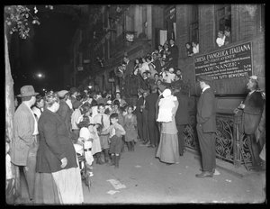Crowds at John Hall Memorial Chapel, 63rd Street and Second Avenue, New York, September 25, 1914