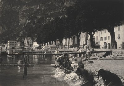 Washerwomen at Riva del Garda by Alfred Stieglitz