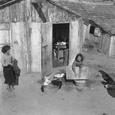 Children Wash the Cloth, Crotone by Ando Gilardi