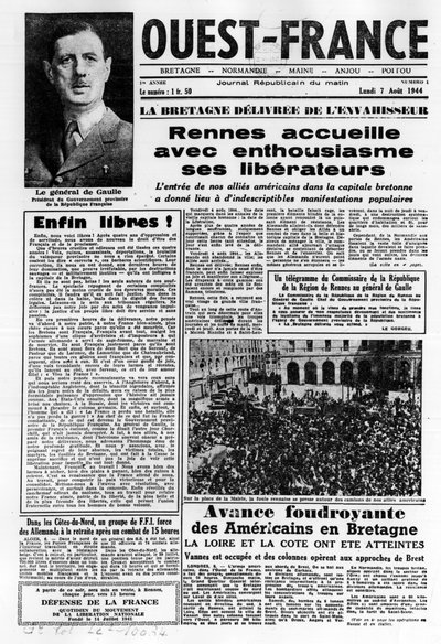 First issue of West France from 7 August 1944: The Liberation in the west of France and General de Gaulle - photograph, B.N. by Anonymous Anonymous