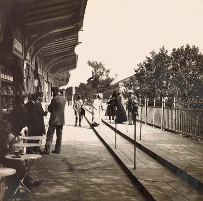 Universal Exposition of 1900 in Paris: The rolling sidewalk by Anonymous Anonymous