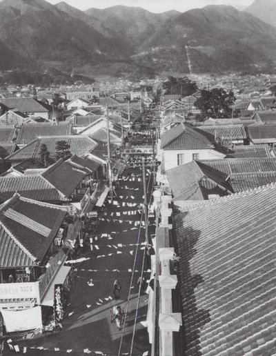 Japan: Shopping Centre in Beppu by Axel von Graefe