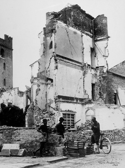 The bombardments of Sermide. Three people in front of a group of bombarded houses by Baccarini and Porta