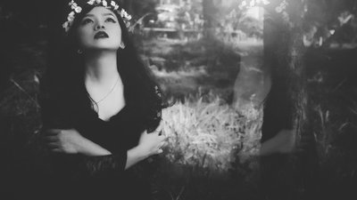 Flower Crown Gaze by Che Abu Bakar