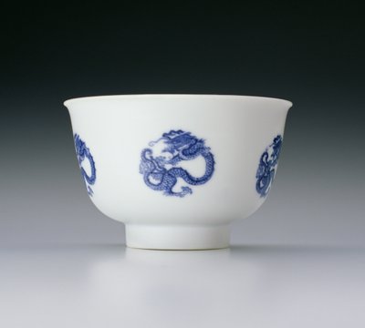 Bowl, decorated with dragon roundels, Kangxi mark and period 1662-1722 by Chinese School