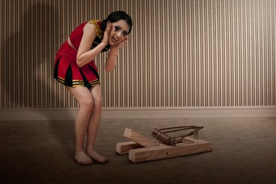Scared Cheerleader Trap by Christine von Diepenbroek