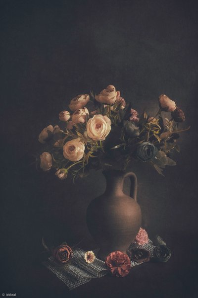 Moody Flower Vase by Cicek Kiral