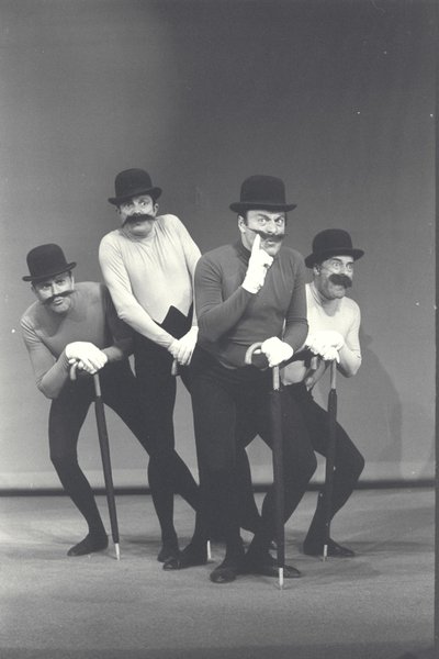 Les Frères Jacques by Claude Delorme