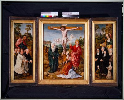 Crucifixion Triptych (central panel) by Cornelis Engelbrechtsen