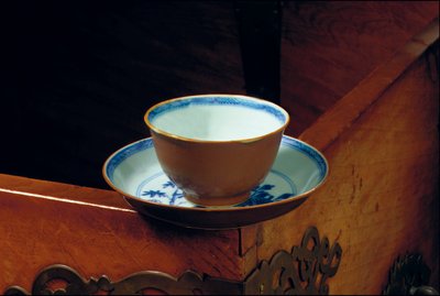 Batavian ware cup and saucer, cargo of the sunken ship 