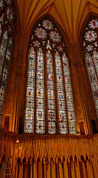 Window depicting Window in the Chapter House by English School