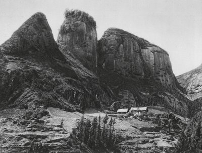 Ichangfu, Pi kia shan, Hupei, The Brush Holder Mountain opposite the Cave Temple of the Dragon King by Ernst Boerschmann