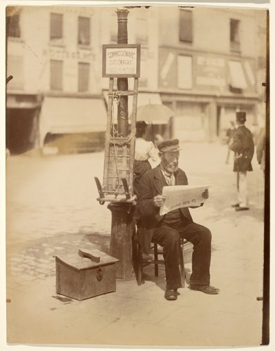 Commissionnaire (Porter) by Eugène Atget