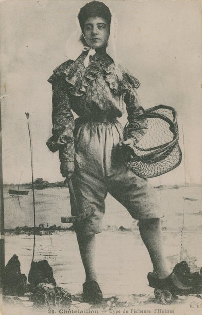 Postcard of an oyster fisher, sent in 1913 by French Photographer