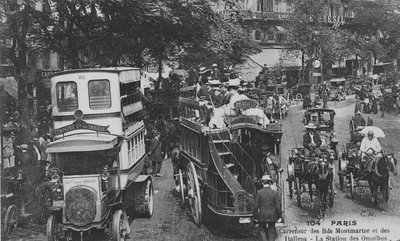 Postcard Showing an Omnibus Station on the Crossroads of Boulevard Montmartre and Boulevard des Italiens, Paris, 1905-10 by French Photographer