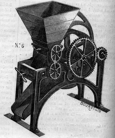 Agricultural machine: an applatizer used to prepare animal feed by French School
