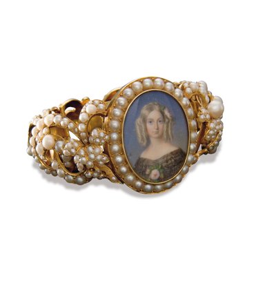 Bracelet containing a miniature of Marie, Duchesse of Aumale by French School