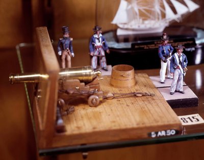 Military model: soldiers and a cannon of the French navy miniatures by French School