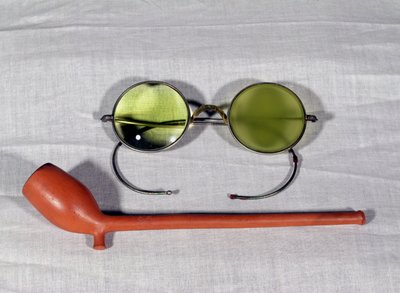 Pair of glasses and pipe belonging to Claude Monet, 19th-20th century by French School