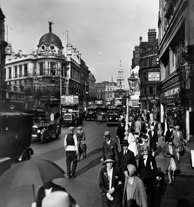 The Strand with the Gaiety Theatre to the left and St Clement Danes, Westminster, London by George Davison Reid