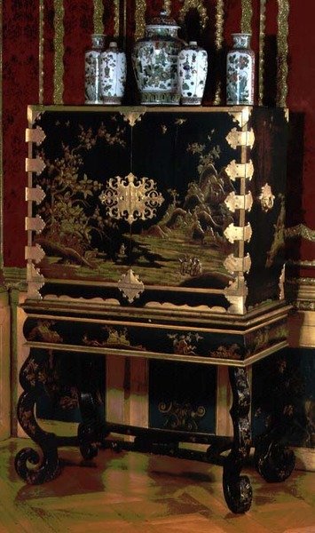 Decorated cabinet on stand, attributed to Gerard Dagly, Berlin lacquer master renowned as an Oriental copyist, c.1700 by German School