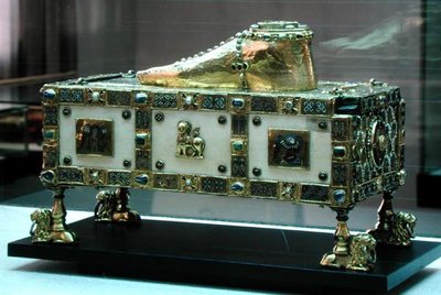 Portable altar of St. Andrew, also known as the Egbert Shrine, made by the workshop of goldsmiths patronised by Archbishop Egbert of Trier c.980-990 by German School