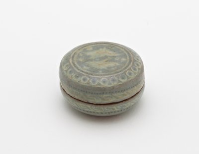 Box with Inlaid Design of Paired Cranes and Clouds by Korean School