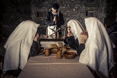 Historical reenactment: Prayer before dinner in the refectory, monastery of the Order of the Hospitallers (1250-1291), Acre, Israel by Unbekannt Unbekannt