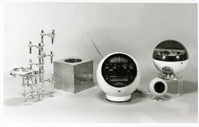 Retro table, waste paper bin and music players by Unbekannt Unbekannt