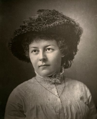Adela Measor, Irish actress by London Stereoscopic and Photographic Co