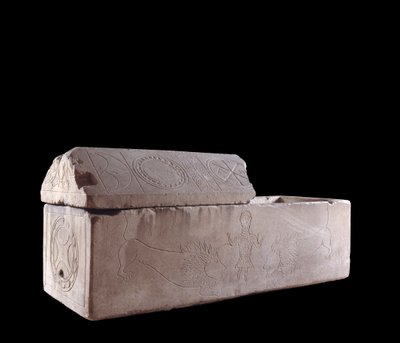 Merovingian art: sarcophagus of Charenton on Cher decorates scenes of the martyrdom of Daniel in the den of lions by Merovingian