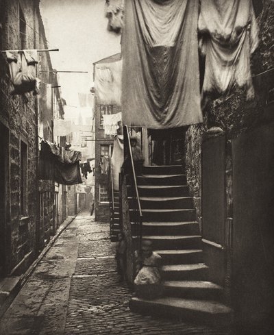 Close No. 193 High Street by Thomas Annan