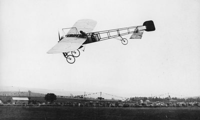 Cattaneo going for the distance prize in Lanark, August, 1910 by Thomas E. and Horace Grant Grant