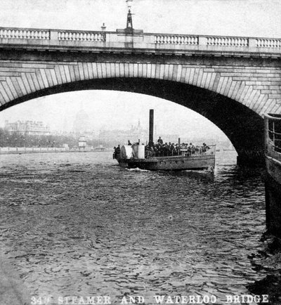 A steamer passing underneath Waterloo Bridge, London by Unbekannt
