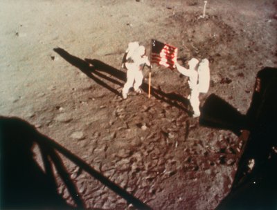 Armstrong and Aldrin Unfurl the US Flag on the Moon by Unbekannt