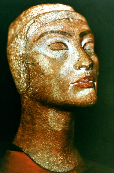 Bust of Nefertiti, queen and wife of the Ancient Egyptian Pharaoh Akhenaten Amenhotep IV by Unbekannt