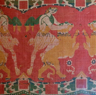 Byzantine silk with a motif of a hero and lion by Unbekannt