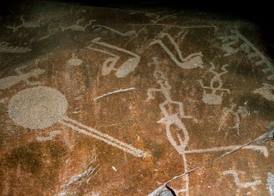Carved Petroglyph People, deers, elks, birds, boots and circles by Unbekannt