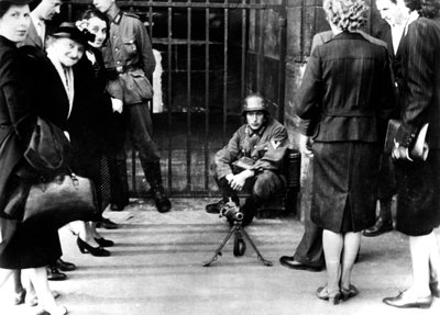 Civilians in Front of a German Guard Post with a Machine Gun, Paris, June 1940 by Unbekannt